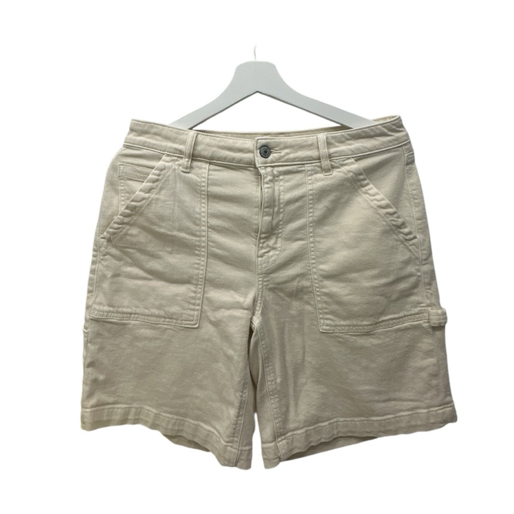 American Eagle Outfitters Cream Cargo Shorts with Relaxed Fit